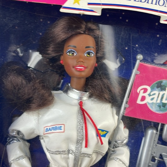 Vintage Career Collection Astronaut Barbie - Picture 9 of 13